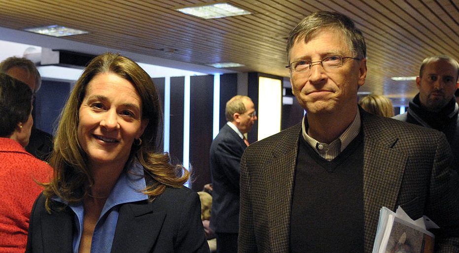 Bill and Melinda Gates walk in the Congr